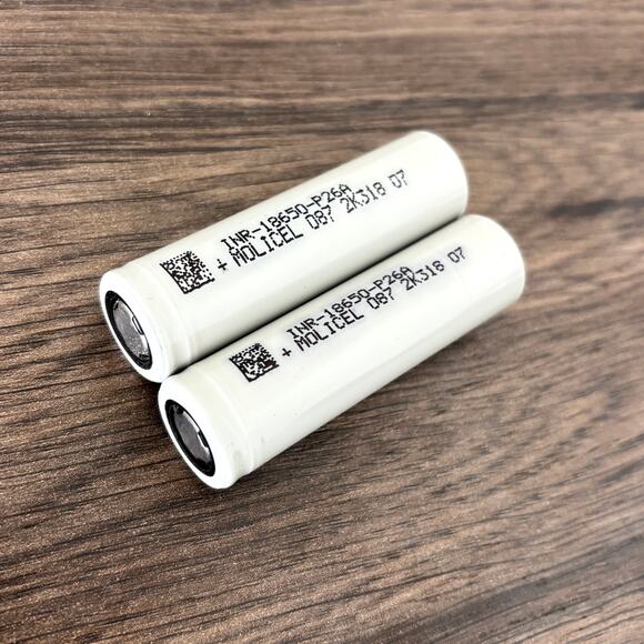 Molicel 18650 Batteries Rechargeable 2600mAH 3.7V Flat Top - Pack of 2 - Picture 1 of 2